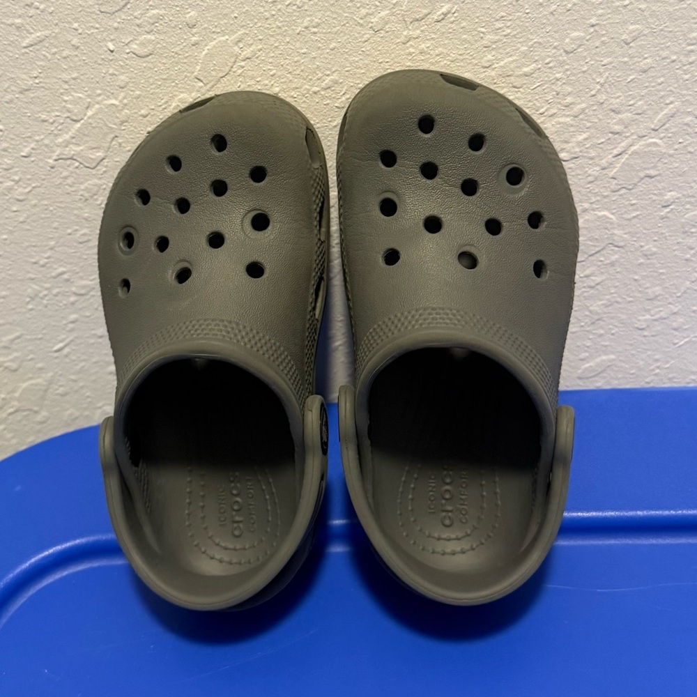 Toddler Crocs Size 9